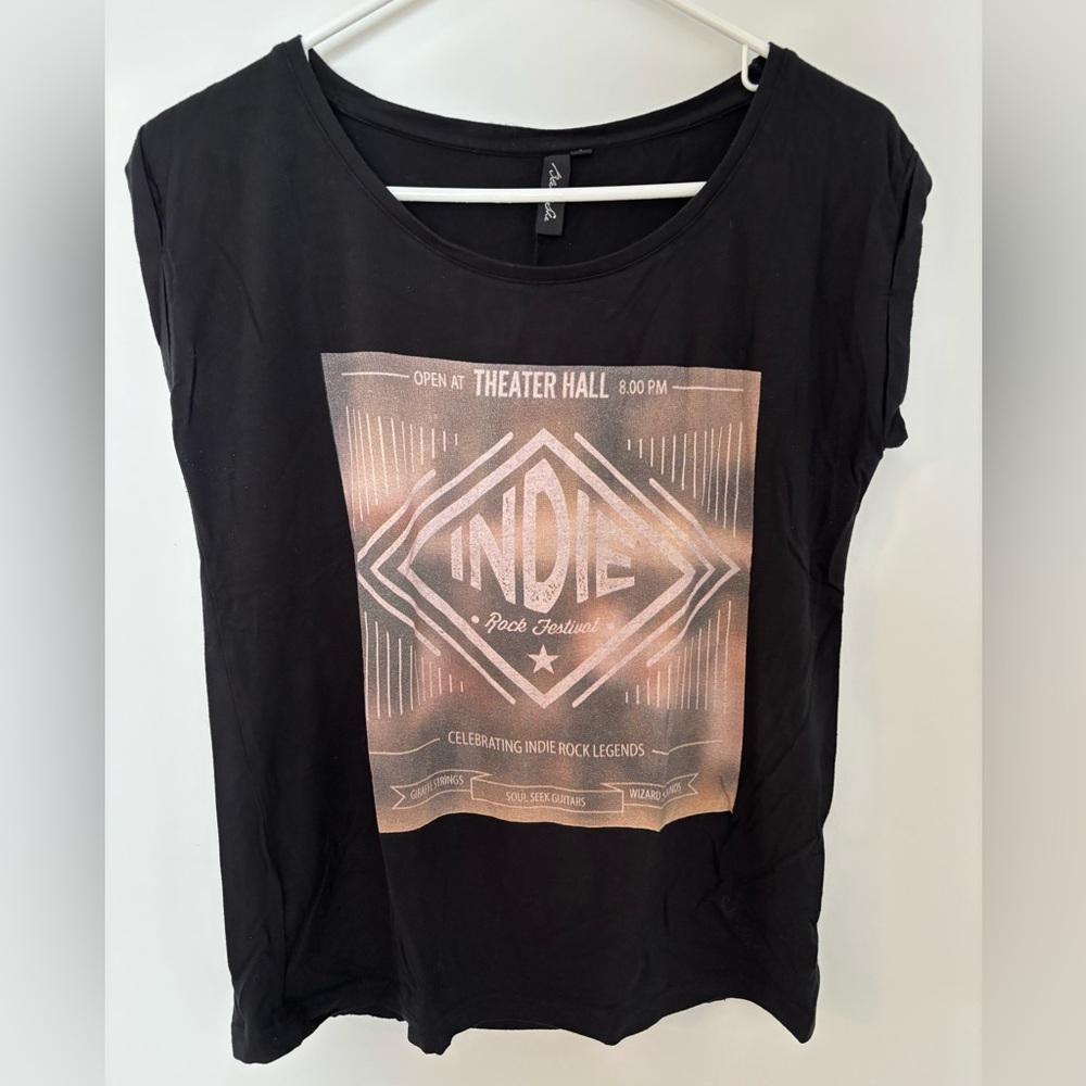 DK brand BlendShe Black Short-Sleeve Indie Graphic Tee size Small can fit Medium
